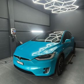 Tesla Folgerung Basel Blau